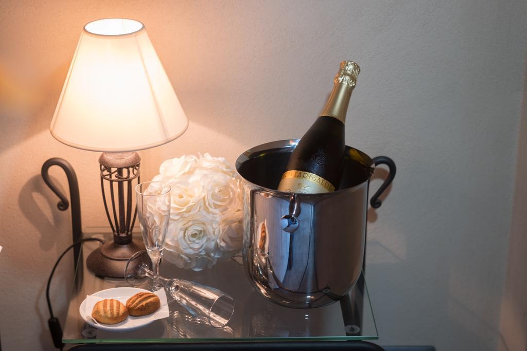 Hotel Le Botti Guarene Eksteriør billede