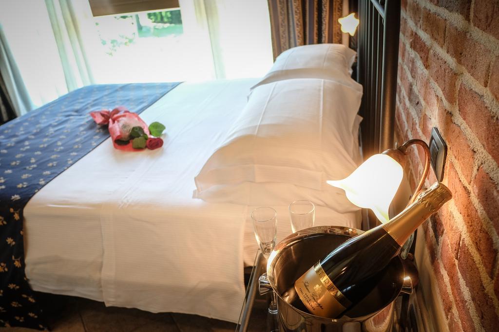 Hotel Le Botti Guarene Eksteriør billede