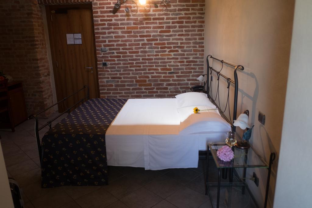 Hotel Le Botti Guarene Eksteriør billede
